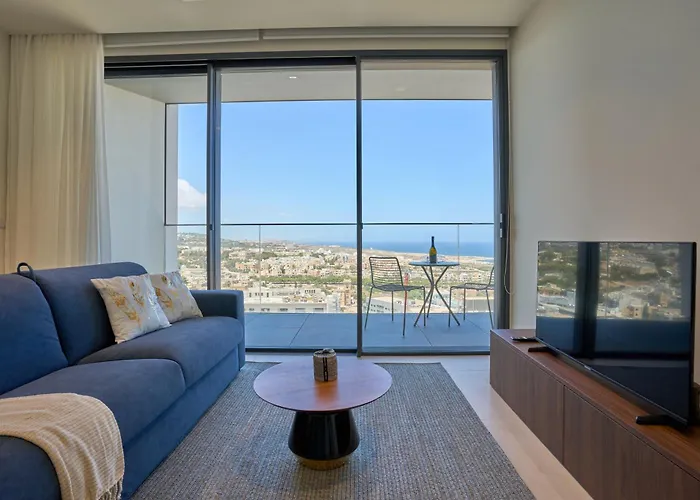 Chic 16Th-Floor Apartment With Stunning Sea Views