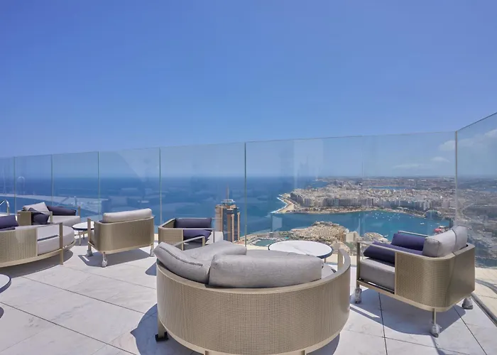 Chic 16Th-Floor Apartment With Stunning Sea Views