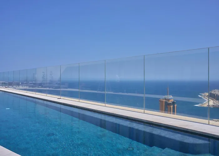 Chic 16Th-Floor Apartment With Stunning Sea Views