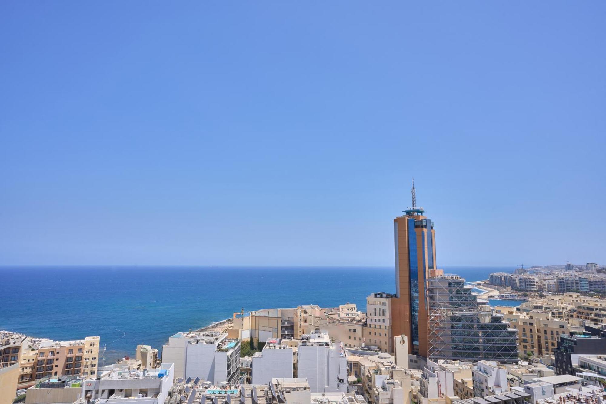 Chic 16th-floor With Stunning Sea Views Appartamento *