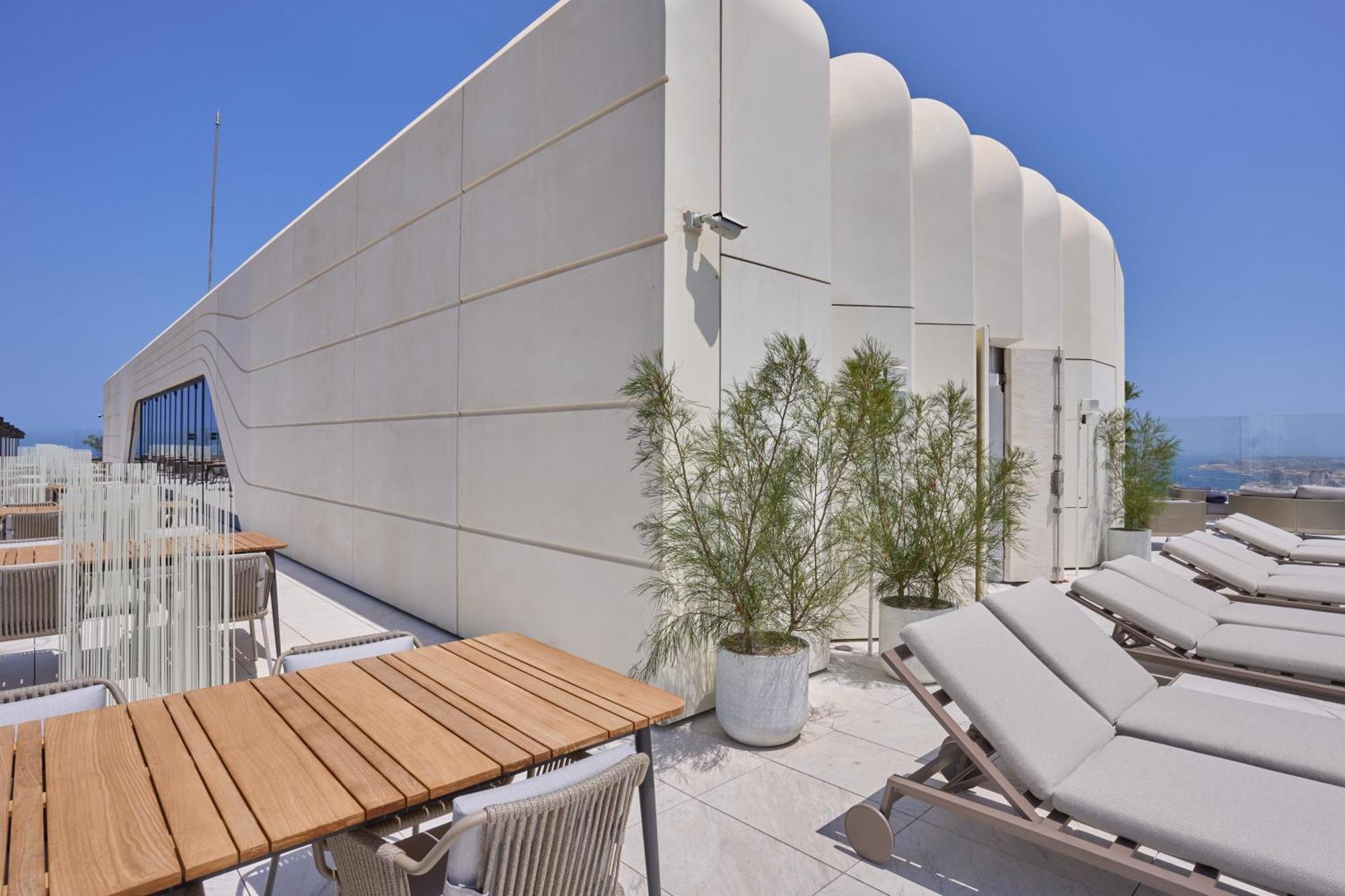 Chic 16th-floor With Stunning Sea Views *